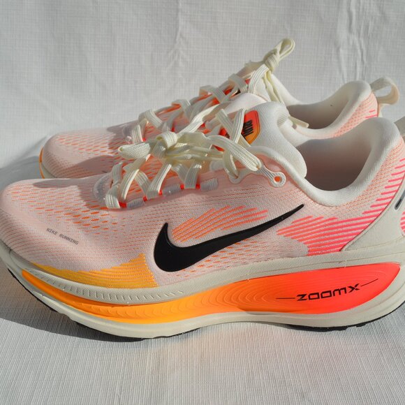 Nike Women's Vomero 18 Size W 7 and M 5.5 (New) - Picture 4 of 13